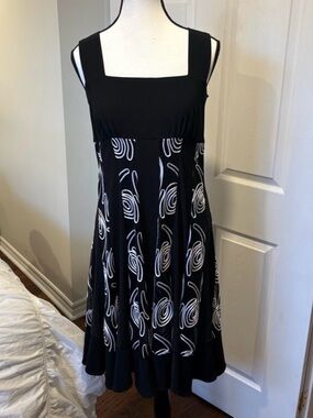 Frank Lyman Black & White Swirl Midi Dress Size 6